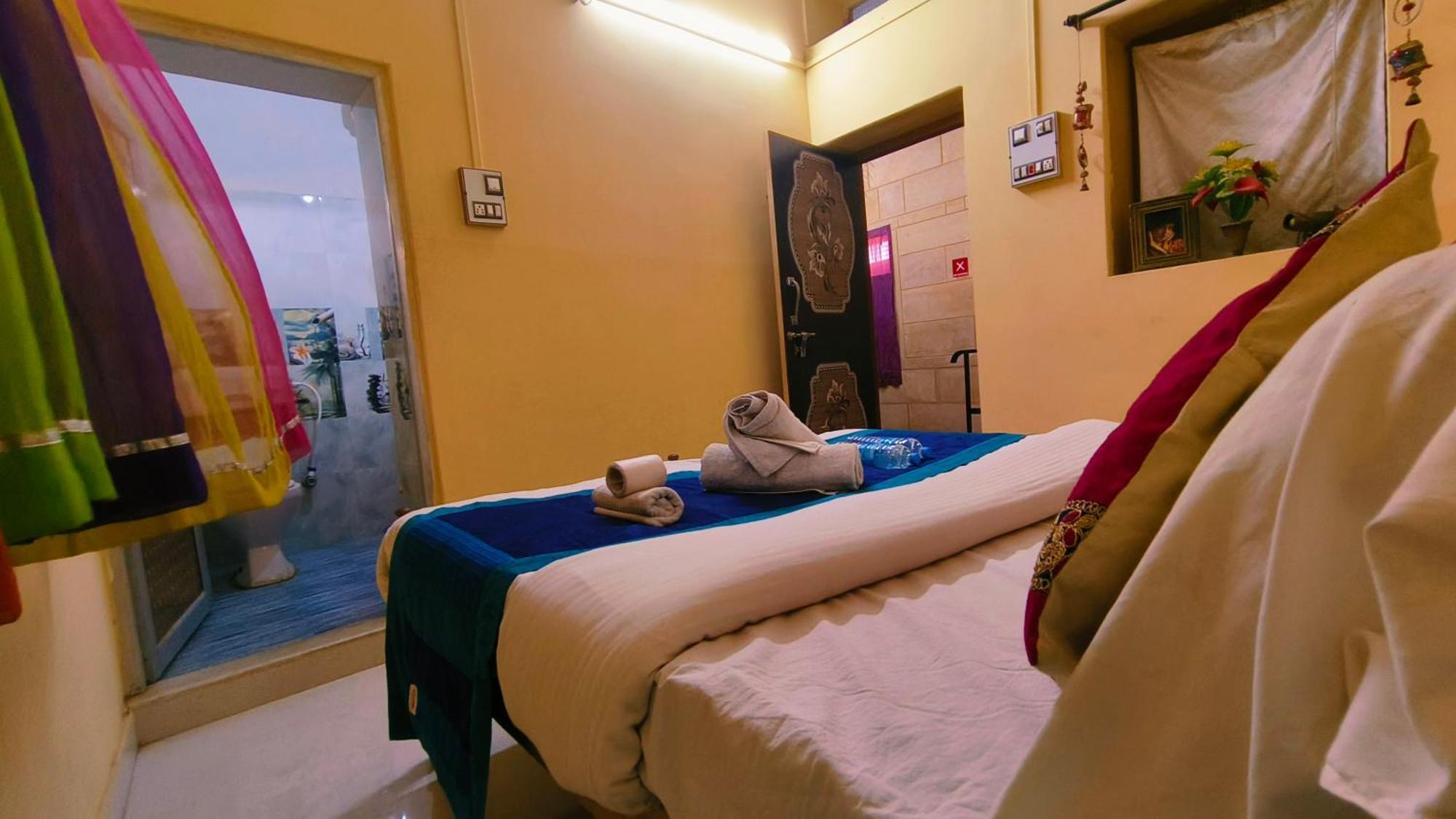 Bob Cafe & Guest House Jaisalmer Buitenkant foto