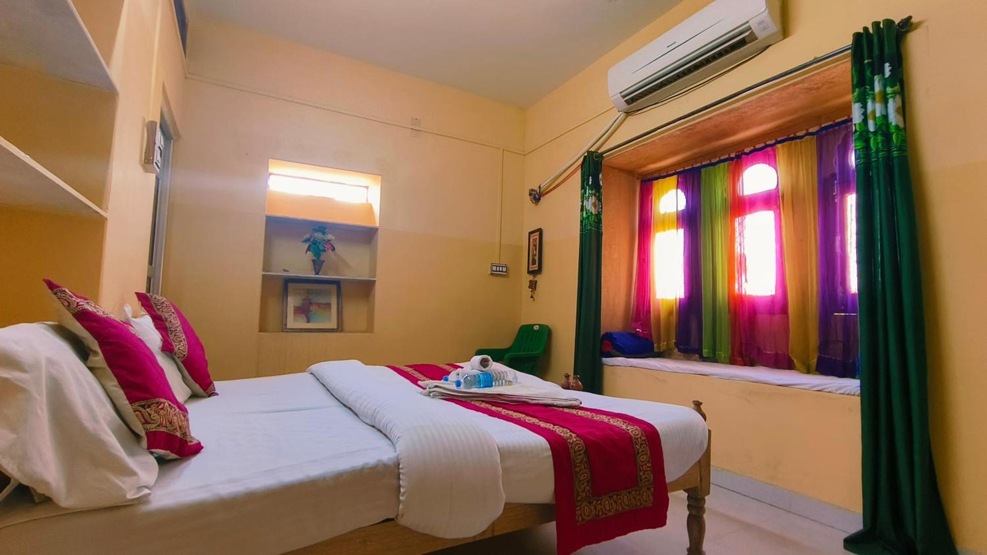 Bob Cafe & Guest House Jaisalmer Buitenkant foto