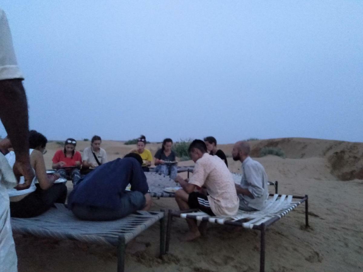 Bob Cafe & Guest House Jaisalmer Buitenkant foto